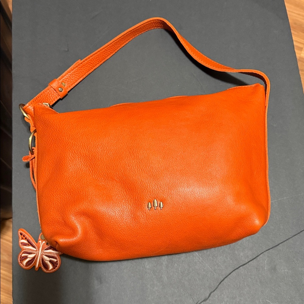 Elegant Orange Leather Shoulder Bag - Picture 10 of 16